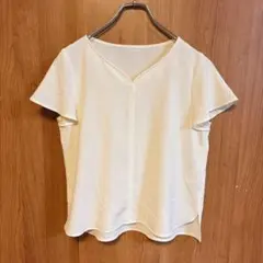【ナチュラルビューティーベーシック】半袖ブラウス　Vネック アイボリー　Sサイズ