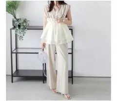 すぐ発送　ベージュ レイヤードパンツセットアップ エミリー　ペプラムトップス