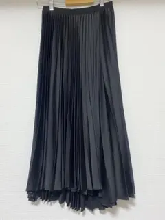 UNIQLO * Theory ブラック プリーツスカート