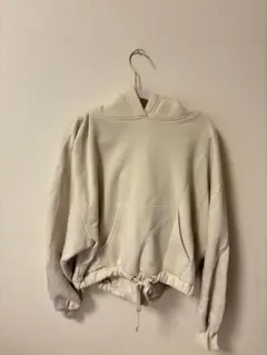 クリーム色 フード付きパーカー