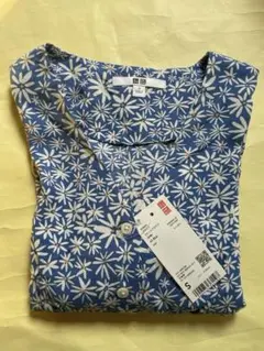 新品未使用 UNIQLO プリントVネックブラウス サイズS