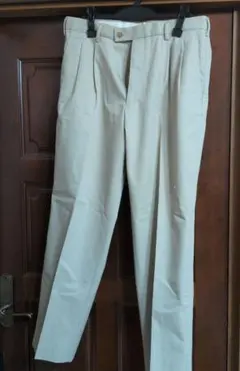 美品　UNIQLO ユニクロ ツータック チノパン W85