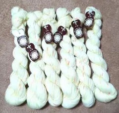 ダイヤモンド毛糸 《純毛中細かせ毛糸》 クリーム色系　50g×6かせ