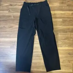 UNIQLO 黒のアウトドアパンツ カーゴパンツ S ウエスト調整可能