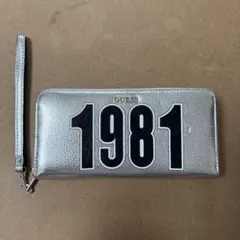 レア　GUESS 長財布 シルバー 1981 ストラップ付のサムネイル