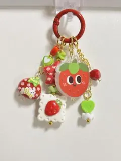 いちご 赤 緑 カラフルストラップ キーホルダー