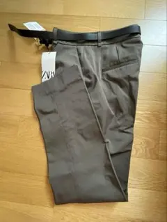 新品　ZARAザラ　レディースパンツ　カーキ　ベルト付きのサムネイル