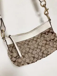 COACH シグネチャー　キャンバス地　ショルダーバッグ　ホワイト×ベージュ