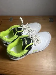 テニスシューズ