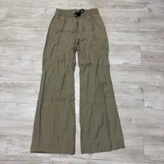 CINOH カーキ カジュアルパンツのサムネイル