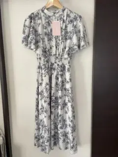 【MILY BILET】大人ガーリー。花柄フレア袖ワンピース　新品タグ付き