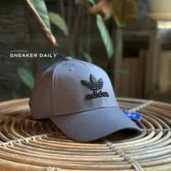 adidas Originalsレフォイル キャップ　グレーフォー　アディダスのサムネイル