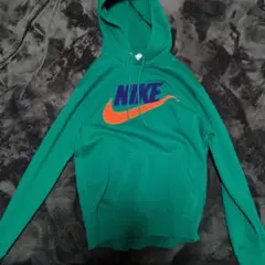 NIKE 緑色 フード付きパーカー S