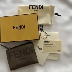 フェンディFENDI 二つ折財布のサムネイル