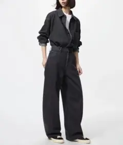 ユニクロ　バギーカーブジーンズ　22　ダークグレー　新品タグ付き　UNIQLO