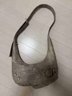 ベージュ ショルダーバッグ