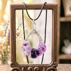 アメジストのレジンネックレス　天然石　レジン　ペンダント　ハンドメイド