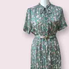 レトロワンピース　グリーン　花柄　レース　ボウタイ　フリル　プリーツ　金ベルト付