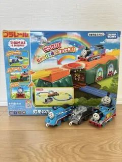 プラレール ぴかぴかトーマス おおきな転車台と機関庫セット - メルカリ