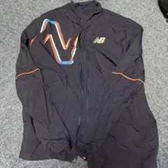New Balance ウィンドブレーカー 黒・オレンジ・青