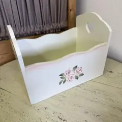 現品1台限り　ホワイト 木製 小物入れ ローズ装飾薔薇ステンシル