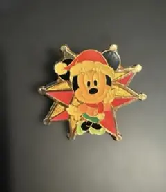 【ディズニー】クリスマスバージョンのミッキーマウス　ピンバッジ