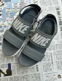 NIKE スポーツサンダル タンジュン　グレーのサムネイル