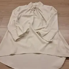 ルイルエブティック　ウェーブタックパールデザインブラウス　フォー