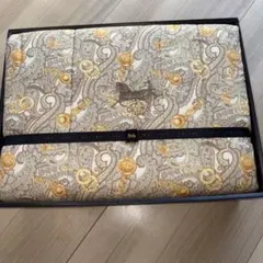 未使用　CELINE セリーヌ　合繊 肌掛けふとん　ペイズリー柄　140×190