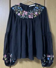 ZARA Trafaluc collection 刺繍ブラウス Mサイズ