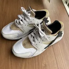 KEナイキ ウィメンズ　エア ハラチ　ゴールド　レディース　23.5 スニーカー