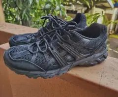 美品　Asics Gel-Sonoma 15-50 ALLBlack　27.5のサムネイル