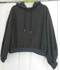 ◇新品◇ダークグレー フード付き クロップドパーカー