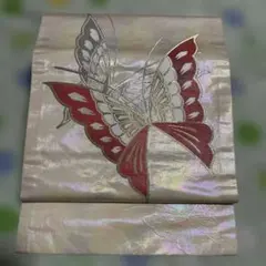 名古屋帯 虹色　ベージュ　蝶のデザイン