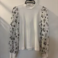 ゴージ　花柄シフォン袖の長袖トップスのサムネイル
