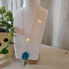 青いビーズのカジュアルネックレス