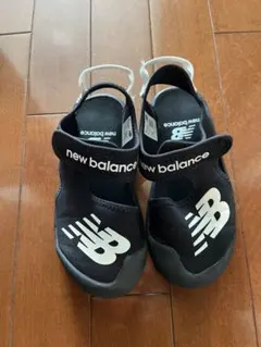 new balance ブラック サンダル　18cm