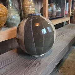 ストライプ花瓶 黒と茶色 丸型 約15cm