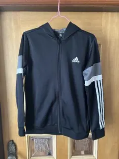 adidas フード付きジャケットとパンツセット　ジャージ　160サイズ