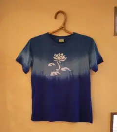 【チャイハネ】半袖Tシャツ 蓮の花 グラデーション ブルーのサムネイル