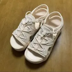 新品未使用タグ付き　ナイキ　エアマックスココサンダル　ベージュ