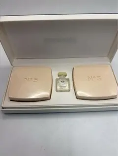 CHANEL N°5 石鹸2個とミニ香水セット