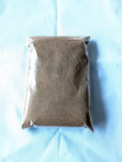 약 650 그램의 커피 찌꺼기