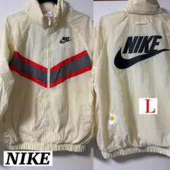 ☆NIKE ナイキ　ナイロンジャケット クリーム色　　Ｌサイズ
