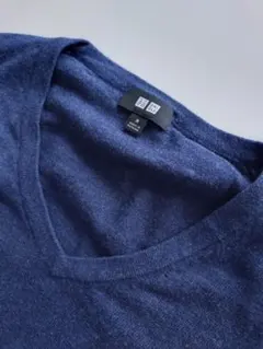 ユニクロ　長袖ニット　Vネック　ネイビー　カシミア混