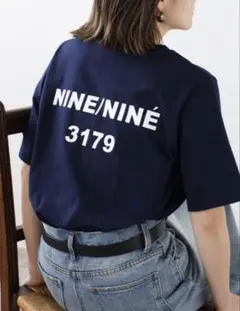 ボンジュールサガン　バックナンバープリントT ネイビーのサムネイル