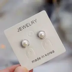 パールとクリスタルのスタッドピアス