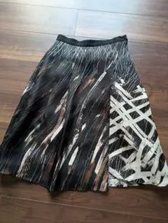 ハリのある生地がインパクト！ガリャルダガランテのスカート！