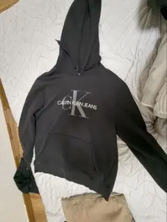 CALVIN KLEIN JEANS ブラックパーカー L/Gのサムネイル