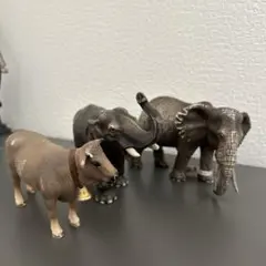 Schleich 象と牛のフィギュアセット